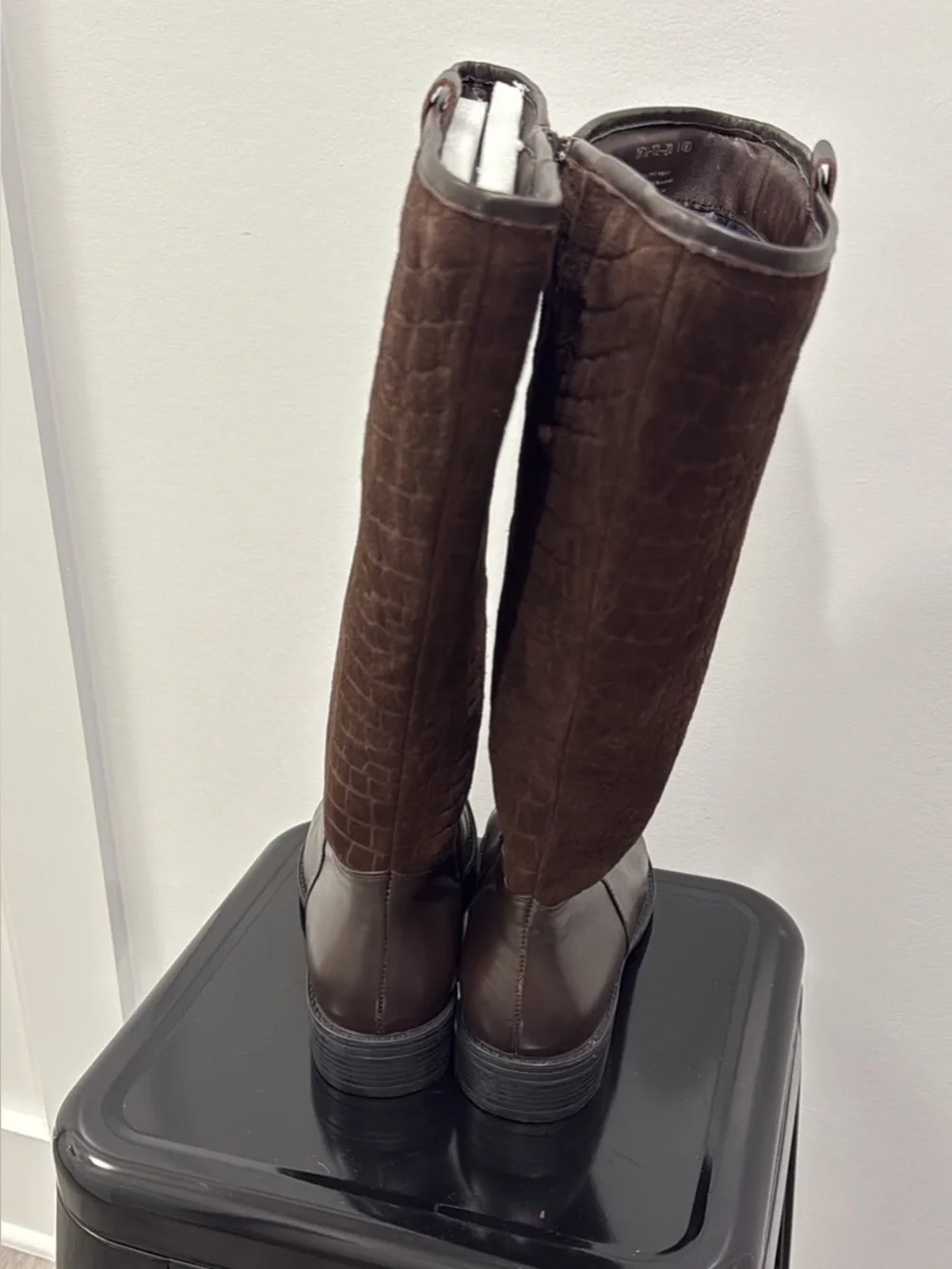 David Tate Best 20 tall brown leather & croc suede knee high boots size 8